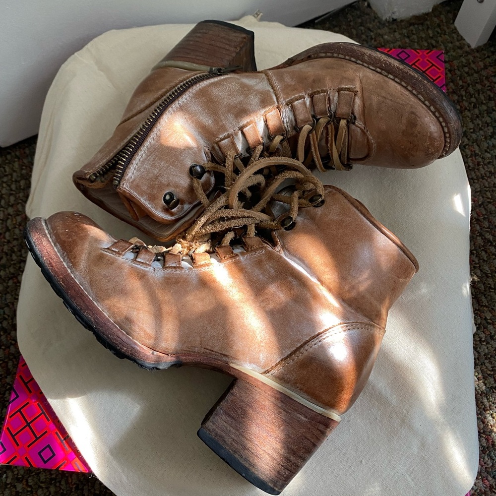 Freebird Devin Boots - Picture 1 of 6